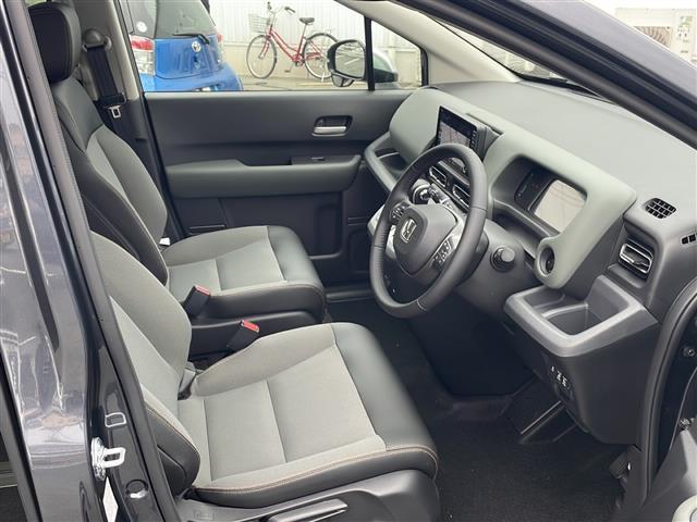 フリード ｅ：ＨＥＶクロスター　純正９インチコネクトナビ　アップルカープレイ　ＢＳＭ　両側パワースライドドア　バックカメラ　前席シートヒーター　追従クルーズコントロール　コーナーセンサー　ＵＳＢ　ＬＥＤ　ハーフレザーシート（28枚目）