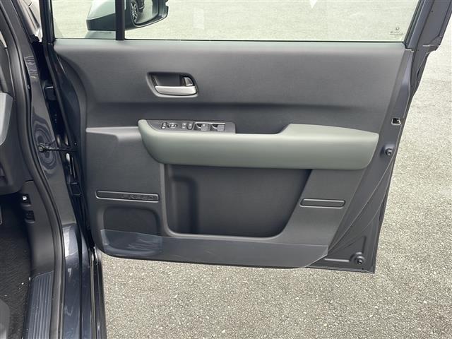 フリード ｅ：ＨＥＶクロスター　純正９インチコネクトナビ　アップルカープレイ　ＢＳＭ　両側パワースライドドア　バックカメラ　前席シートヒーター　追従クルーズコントロール　コーナーセンサー　ＵＳＢ　ＬＥＤ　ハーフレザーシート（30枚目）