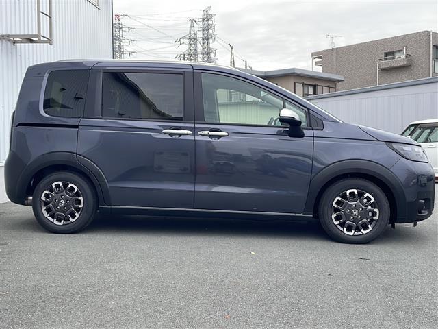 フリード ｅ：ＨＥＶクロスター　純正９インチコネクトナビ　アップルカープレイ　ＢＳＭ　両側パワースライドドア　バックカメラ　前席シートヒーター　追従クルーズコントロール　コーナーセンサー　ＵＳＢ　ＬＥＤ　ハーフレザーシート（36枚目）