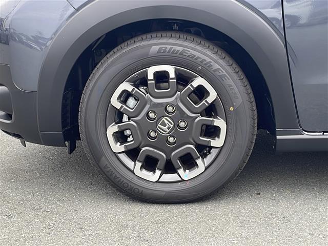 フリード ｅ：ＨＥＶクロスター　純正９インチコネクトナビ　アップルカープレイ　ＢＳＭ　両側パワースライドドア　バックカメラ　前席シートヒーター　追従クルーズコントロール　コーナーセンサー　ＵＳＢ　ＬＥＤ　ハーフレザーシート（40枚目）