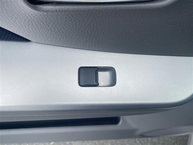 ワゴンＲ ＦＸリミテッドＩＩ　スペアキー　純正フロアマット　ＣＤプレーヤー　本革巻きステアリング　オートエアコン　ダブルエアーバック　　　プッシュスタート　ウィンカーミラー　ドアバイザー　電動格納ミラー　純正アルミホイール（7枚目）