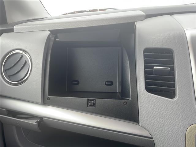 ワゴンＲ ＦＸリミテッドＩＩ　スペアキー　純正フロアマット　ＣＤプレーヤー　本革巻きステアリング　オートエアコン　ダブルエアーバック　　　プッシュスタート　ウィンカーミラー　ドアバイザー　電動格納ミラー　純正アルミホイール（11枚目）