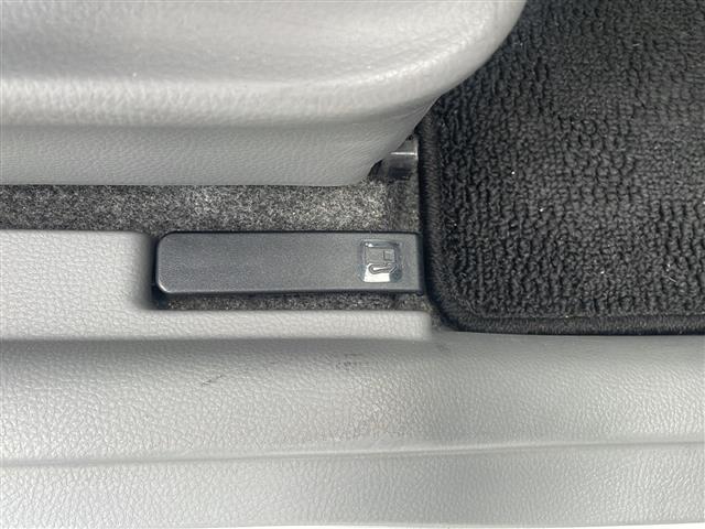 ワゴンＲ ＦＸリミテッドＩＩ　スペアキー　純正フロアマット　ＣＤプレーヤー　本革巻きステアリング　オートエアコン　ダブルエアーバック　　　プッシュスタート　ウィンカーミラー　ドアバイザー　電動格納ミラー　純正アルミホイール（21枚目）