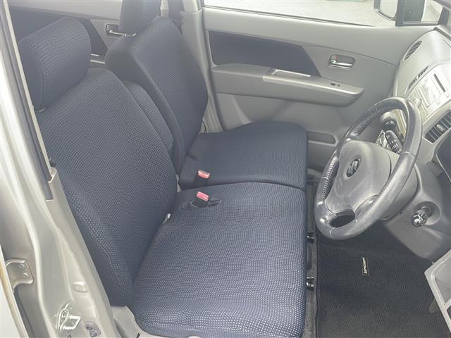 ワゴンＲ ＦＸリミテッドＩＩ　スペアキー　純正フロアマット　ＣＤプレーヤー　本革巻きステアリング　オートエアコン　ダブルエアーバック　　　プッシュスタート　ウィンカーミラー　ドアバイザー　電動格納ミラー　純正アルミホイール（28枚目）