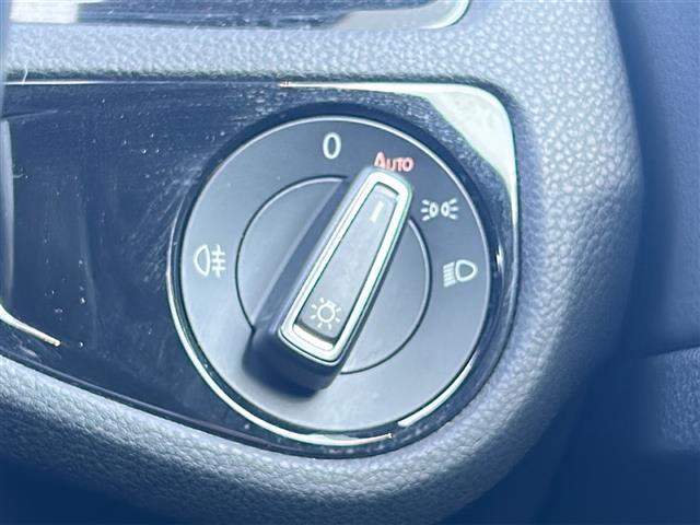 ゴルフＲ ベースグレード　純正ナビ　バックカメラ　本革シート　ＥＴＣ　スペアキー　前後ドラレコ　前後クリアランスソナー　シートヒーター　パワーシート　ＡＣＣ　オートライト　電動格納ミラー　革巻きステアリング　禁煙車（9枚目）