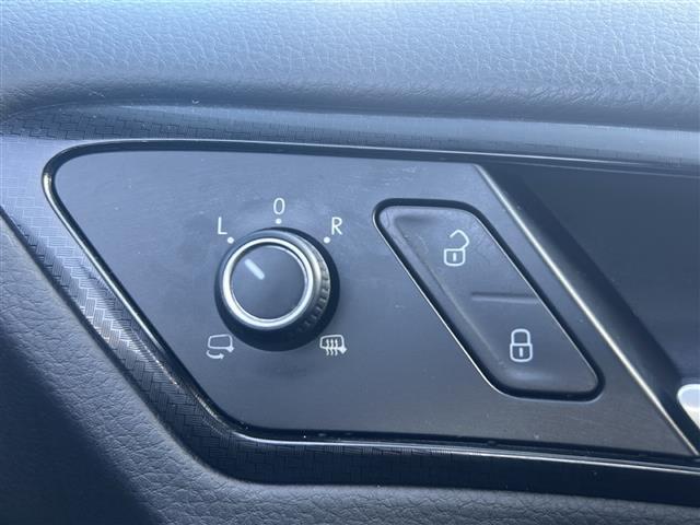 ゴルフＲ ベースグレード　純正ナビ　バックカメラ　本革シート　ＥＴＣ　スペアキー　前後ドラレコ　前後クリアランスソナー　シートヒーター　パワーシート　ＡＣＣ　オートライト　電動格納ミラー　革巻きステアリング　禁煙車（12枚目）