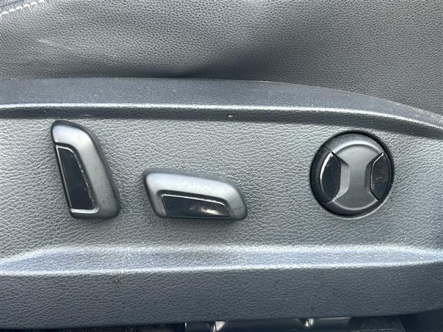 ゴルフＲ ベースグレード　純正ナビ　バックカメラ　本革シート　ＥＴＣ　スペアキー　前後ドラレコ　前後クリアランスソナー　シートヒーター　パワーシート　ＡＣＣ　オートライト　電動格納ミラー　革巻きステアリング　禁煙車（13枚目）