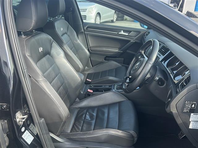 ゴルフＲ ベースグレード　純正ナビ　バックカメラ　本革シート　ＥＴＣ　スペアキー　前後ドラレコ　前後クリアランスソナー　シートヒーター　パワーシート　ＡＣＣ　オートライト　電動格納ミラー　革巻きステアリング　禁煙車（25枚目）