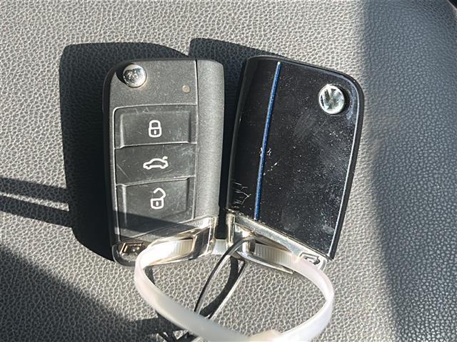 ゴルフＲ ベースグレード　純正ナビ　バックカメラ　本革シート　ＥＴＣ　スペアキー　前後ドラレコ　前後クリアランスソナー　シートヒーター　パワーシート　ＡＣＣ　オートライト　電動格納ミラー　革巻きステアリング　禁煙車（29枚目）