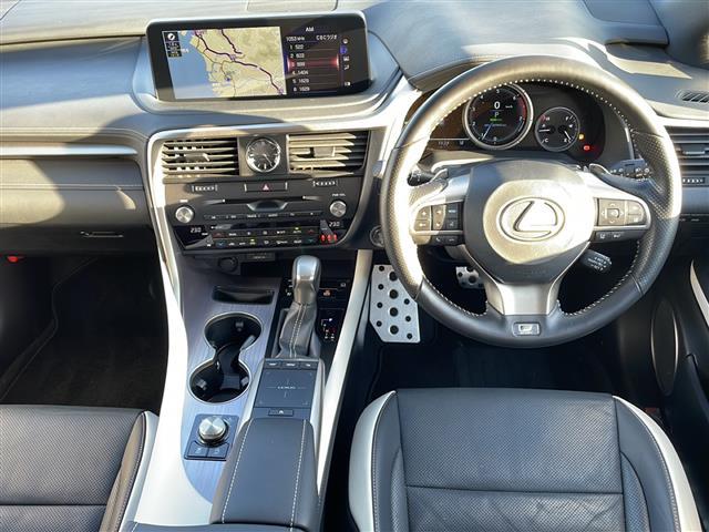 ＲＸ ＲＸ３００　Ｆスポーツ　純正１２．３型ナビ　全周囲カメラ　パノラマサンルーフ　ＢＳＭ　ＨＵＤ　本革シート　ＥＴＣ２．０　ドラレコ　パワーバックドア　ステアヒーター　シートヒーター　エアシート　パワーシート　ＵＳＢ給電　禁煙車（2枚目）