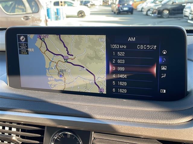 ＲＸ ＲＸ３００　Ｆスポーツ　純正１２．３型ナビ　全周囲カメラ　パノラマサンルーフ　ＢＳＭ　ＨＵＤ　本革シート　ＥＴＣ２．０　ドラレコ　パワーバックドア　ステアヒーター　シートヒーター　エアシート　パワーシート　ＵＳＢ給電　禁煙車（3枚目）