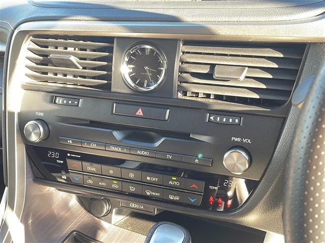 ＲＸ ＲＸ３００　Ｆスポーツ　純正１２．３型ナビ　全周囲カメラ　パノラマサンルーフ　ＢＳＭ　ＨＵＤ　本革シート　ＥＴＣ２．０　ドラレコ　パワーバックドア　ステアヒーター　シートヒーター　エアシート　パワーシート　ＵＳＢ給電　禁煙車（7枚目）