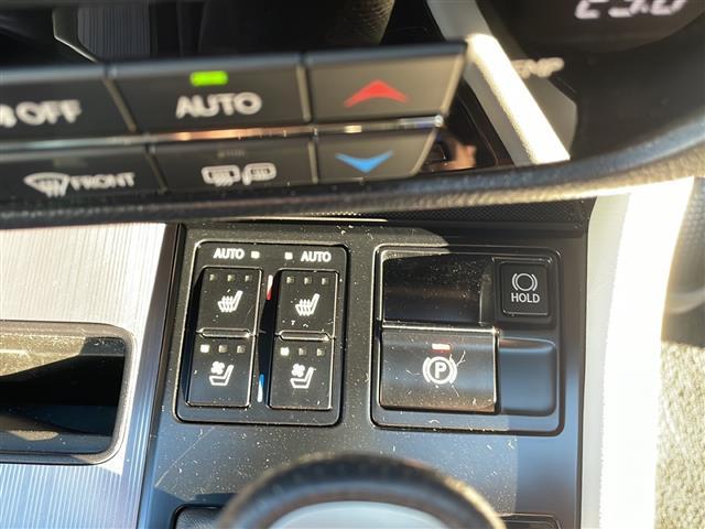 ＲＸ ＲＸ３００　Ｆスポーツ　純正１２．３型ナビ　全周囲カメラ　パノラマサンルーフ　ＢＳＭ　ＨＵＤ　本革シート　ＥＴＣ２．０　ドラレコ　パワーバックドア　ステアヒーター　シートヒーター　エアシート　パワーシート　ＵＳＢ給電　禁煙車（8枚目）