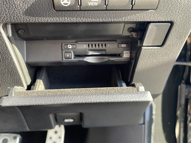 ＲＸ ＲＸ３００　Ｆスポーツ　純正１２．３型ナビ　全周囲カメラ　パノラマサンルーフ　ＢＳＭ　ＨＵＤ　本革シート　ＥＴＣ２．０　ドラレコ　パワーバックドア　ステアヒーター　シートヒーター　エアシート　パワーシート　ＵＳＢ給電　禁煙車（13枚目）