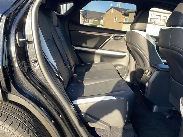 ＲＸ ＲＸ３００　Ｆスポーツ　純正１２．３型ナビ　全周囲カメラ　パノラマサンルーフ　ＢＳＭ　ＨＵＤ　本革シート　ＥＴＣ２．０　ドラレコ　パワーバックドア　ステアヒーター　シートヒーター　エアシート　パワーシート　ＵＳＢ給電　禁煙車（30枚目）