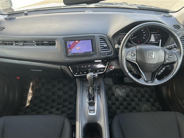 ヴェゼル Ｘ・ホンダセンシング　社外ナビ　バックカメラ　ビルトインＥＴＣ　前後クリアランスソナー　スペアキー　ドラレコ　ＵＳＢ給電　追従クルーズコントロール　レーンキープアシスト　ＬＥＤオートライト　電動格納ミラー　純正ＡＷ　禁煙車（2枚目）