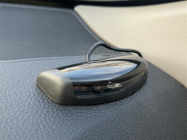 ヴェゼル Ｘ・ホンダセンシング　社外ナビ　バックカメラ　ビルトインＥＴＣ　前後クリアランスソナー　スペアキー　ドラレコ　ＵＳＢ給電　追従クルーズコントロール　レーンキープアシスト　ＬＥＤオートライト　電動格納ミラー　純正ＡＷ　禁煙車（8枚目）