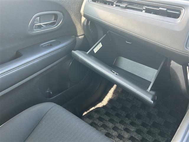 ヴェゼル Ｘ・ホンダセンシング　社外ナビ　バックカメラ　ビルトインＥＴＣ　前後クリアランスソナー　スペアキー　ドラレコ　ＵＳＢ給電　追従クルーズコントロール　レーンキープアシスト　ＬＥＤオートライト　電動格納ミラー　純正ＡＷ　禁煙車（28枚目）