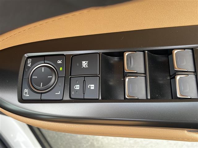 ＮＸ ＮＸ２５０　バージョンＬ　純正ナビ　サンルーフ　全周囲カメラ　ＢＳＭ　デジタルインナーミラー　本革シート　ワイヤレス充電器　ビルトインＥＴＣ　社外ドラレコ　ステアヒーター　パワーバックドア　ＡＣ１００Ｖ　前席シートヒーター（14枚目）