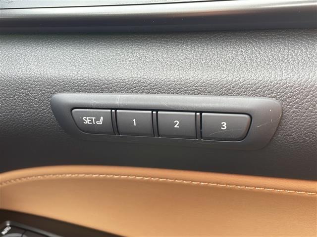 ＮＸ ＮＸ２５０　バージョンＬ　純正ナビ　サンルーフ　全周囲カメラ　ＢＳＭ　デジタルインナーミラー　本革シート　ワイヤレス充電器　ビルトインＥＴＣ　社外ドラレコ　ステアヒーター　パワーバックドア　ＡＣ１００Ｖ　前席シートヒーター（18枚目）