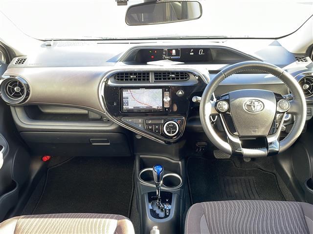 アクア 　禁煙　社外ナビ　バックカメラ　ＥＴＣ　スペアキー　前後クリアランスソナー　前方ドラレコ　クルーズコントロール　オートライト　オートハイビーム　電動格納ミラー（2枚目）