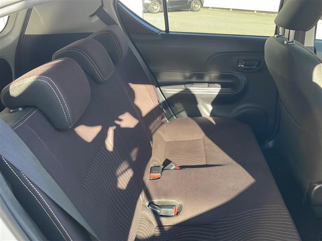 アクア 　禁煙　社外ナビ　バックカメラ　ＥＴＣ　スペアキー　前後クリアランスソナー　前方ドラレコ　クルーズコントロール　オートライト　オートハイビーム　電動格納ミラー（24枚目）