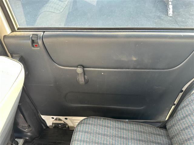 アクティバン ＳＤＸ　両側スライドドア　純正フロアマット　ドアバイザー　Ｗエアバック　ヘッドライトレベライザー　５速ＭＴ車（17枚目）