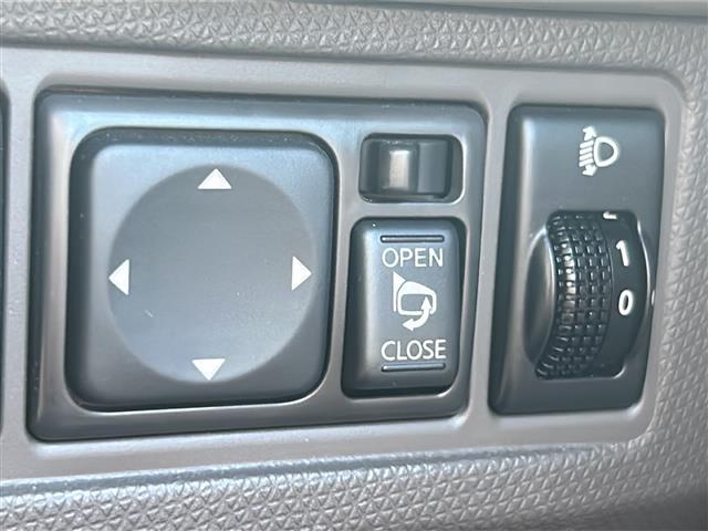 マーチ ボレロ　禁煙　純正ナビ　バックカメラ　オートライト　フォグランプ　スマートキー　ＡＵＴＥＣＨホイール　電動格納ミラー　純正フロアマット　純正ドアバイザー（7枚目）