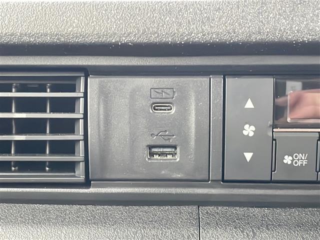 Ｎ－ＢＯＸカスタム ターボ　禁煙　純正ナビ　バックカメラ　前後ドラレコ　ＥＴＣ　ハーフレザーシート　シートヒーター　両側パワースライドドア　ＵＳＢ、タイプＣ給電　レーンキープアシスト　ＬＥＤオートライト（12枚目）