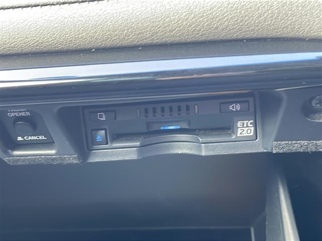 クラウンハイブリッド ＲＳアドバンス　禁煙　純正ナビ　バックカメラ　前方ドラレコ　ＥＴＣ２．０　デジタルインナーミラー　ＢＳＭ　ＨＵＤ　ステアヒーター　シートヒーター　パワーシート　メモリーシート　ＡＣＣ　ＰＣＳ　ＬＥＤオートライト（7枚目）