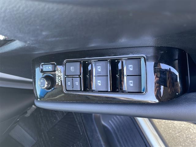 アルファード ２．５Ｓ　Ｃパッケージ　禁煙　純正１０型ナビ　純正１２型後席モニター　サンルーフ　シートヒーター　ベンチレーション　パワーシート　オットマン　ステアヒーター　前後ドラレコ　両側パワースライドドア（13枚目）