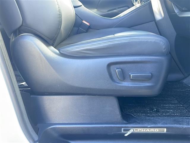 アルファード ２．５Ｓ　Ｃパッケージ　禁煙　純正１０型ナビ　純正１２型後席モニター　サンルーフ　シートヒーター　ベンチレーション　パワーシート　オットマン　ステアヒーター　前後ドラレコ　両側パワースライドドア（16枚目）