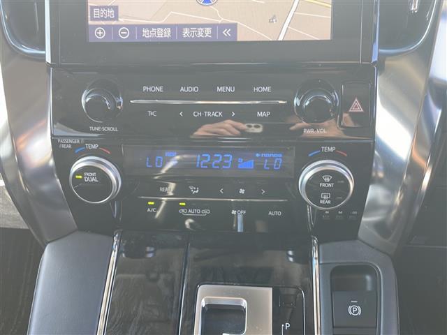 アルファード ２．５Ｓ　Ｃパッケージ　禁煙　純正１０型ナビ　純正１２型後席モニター　サンルーフ　シートヒーター　ベンチレーション　パワーシート　オットマン　ステアヒーター　前後ドラレコ　両側パワースライドドア（17枚目）