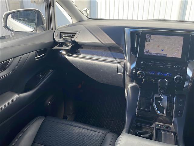 アルファード ２．５Ｓ　Ｃパッケージ　禁煙　純正１０型ナビ　純正１２型後席モニター　サンルーフ　シートヒーター　ベンチレーション　パワーシート　オットマン　ステアヒーター　前後ドラレコ　両側パワースライドドア（28枚目）