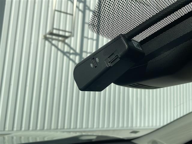 ヤリスクロス ハイブリッドZ 純正ナビ バックカメラ 純正ドラレコ ビルトインETC クリアランスソナー レーダークルコン シートヒーター パワーシート ハーフレザー USB給電 LEDオートライト 電子パーキング 禁煙車(5枚目)