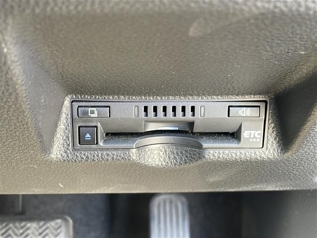 ヤリスクロス ハイブリッドZ 純正ナビ バックカメラ 純正ドラレコ ビルトインETC クリアランスソナー レーダークルコン シートヒーター パワーシート ハーフレザー USB給電 LEDオートライト 電子パーキング 禁煙車(7枚目)