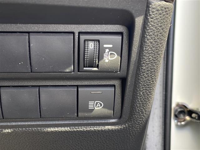 ヤリスクロス ハイブリッドZ 純正ナビ バックカメラ 純正ドラレコ ビルトインETC クリアランスソナー レーダークルコン シートヒーター パワーシート ハーフレザー USB給電 LEDオートライト 電子パーキング 禁煙車(10枚目)