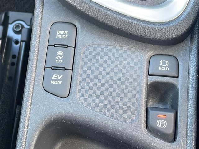 ヤリスクロス ハイブリッドZ 純正ナビ バックカメラ 純正ドラレコ ビルトインETC クリアランスソナー レーダークルコン シートヒーター パワーシート ハーフレザー USB給電 LEDオートライト 電子パーキング 禁煙車(11枚目)