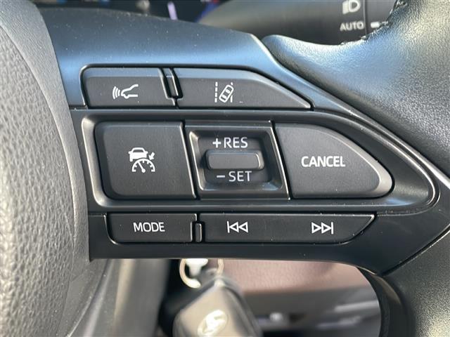 ヤリスクロス ハイブリッドZ 純正ナビ バックカメラ 純正ドラレコ ビルトインETC クリアランスソナー レーダークルコン シートヒーター パワーシート ハーフレザー USB給電 LEDオートライト 電子パーキング 禁煙車(17枚目)