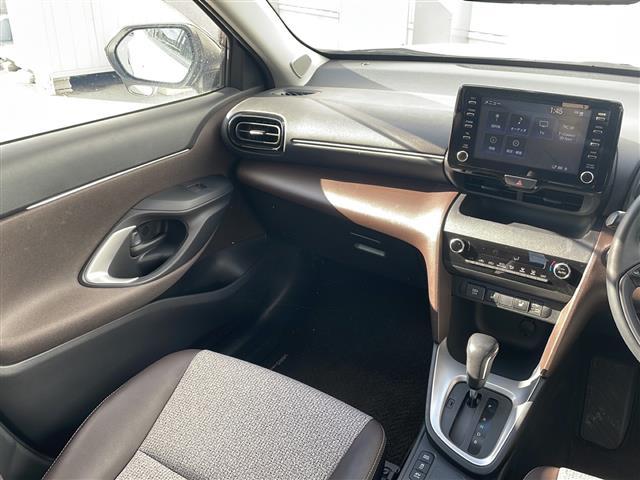 ヤリスクロス ハイブリッドZ 純正ナビ バックカメラ 純正ドラレコ ビルトインETC クリアランスソナー レーダークルコン シートヒーター パワーシート ハーフレザー USB給電 LEDオートライト 電子パーキング 禁煙車(18枚目)