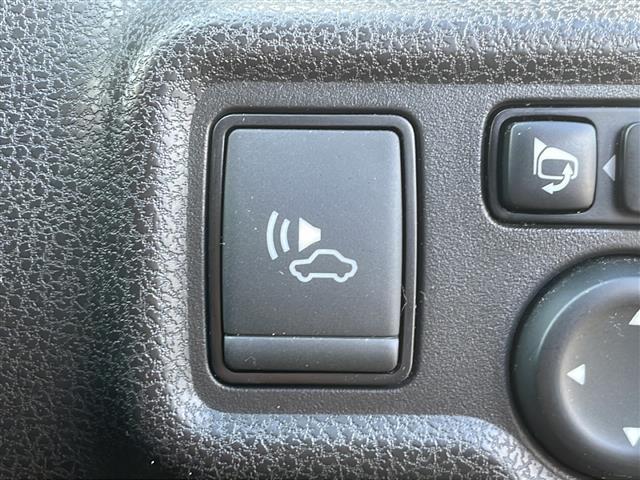 ノート ｅ－パワー　ニスモ　純正７型ナビ　全周囲カメラ　純正デジタルインナーミラー　コーナーセンサー　レーンキープアシスト　純正ＥＴＣ　スペアキー　ステアスイッチ　革巻きステア　ＮＩＳＭＯシート　ＬＥＤオートライト　禁煙車（10枚目）