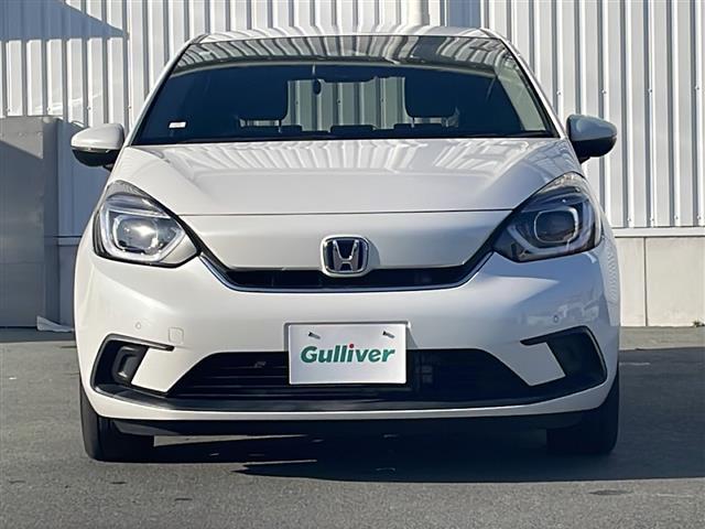 フィット ｅ：ＨＥＶホーム　純正９型ナビ　バックカメラ　追従クルーズコントロール　レーンキープアシスト　ＥＴＣ　ナビ連動ドラレコ　衝突軽減　標識認識システム　先行車発進告知　ＳＯＳコール　ＬＥＤオートライト　電子パーキング　禁煙（33枚目）