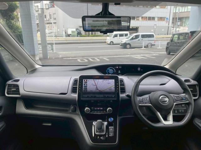 セレナ eパワーハイウェイスターV 純正 10インチ SDナビ/フリップダウンモニター/インテリジェントルームミラー/衝突安全装置/両側電動スライドドア/アラウンドビューモニター/車線逸脱防止支援システム/ドライブレコーダー 社外(4枚目)