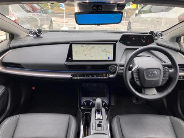 プリウス Ｚ　サンルーフ／保証書／純正　ＳＤナビ／デジタルインナーミラー／トヨタセーフティセンス／エアーシート　前席／パノラミックビューモニター／車線逸脱防止支援システム／シート　フルレザー　革シート　全周囲カメラ（4枚目）