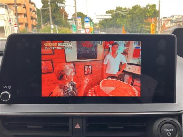 プリウス Ｚ　サンルーフ／保証書／純正　ＳＤナビ／デジタルインナーミラー／トヨタセーフティセンス／エアーシート　前席／パノラミックビューモニター／車線逸脱防止支援システム／シート　フルレザー　革シート　全周囲カメラ（11枚目）