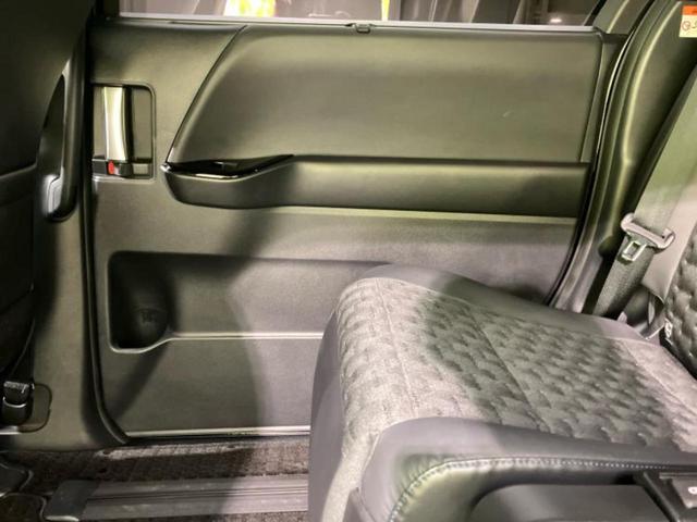 ヴォクシー Ｓ－Ｚ　新品タイヤ／純正エアロ／保証書／純正　１０インチ　ＳＤナビ／デジタルインナーミラー／衝突安全装置／両側電動スライドドア／シートヒーター／車線逸脱防止支援システム／シート　合皮／ヘッドランプ　ＬＥＤ（7枚目）