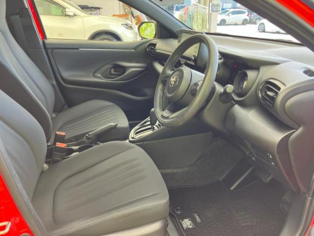 ヤリス ハイブリッドG 新品タイヤ/保証書/ディスプレイオーディオ8インチ/衝突安全装置/車線逸脱防止支援システム/パーキングアシスト バックガイド/Bluetooth接続/ETC/EBD付ABS 衝突被害軽減システム(4枚目)