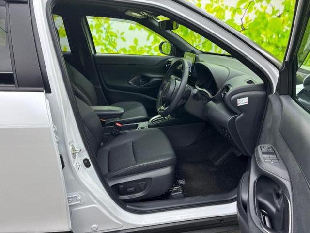 ヤリスクロス ハイブリッドZ 保証書/ディスプレイオーディオ+ナビ8インチ/衝突安全装置/シートヒーター/パノラミックビューモニター/車線逸脱防止支援システム/シート ハーフレザー/ヘッドランプ LED/HDMI接続 全周囲カメラ(4枚目)