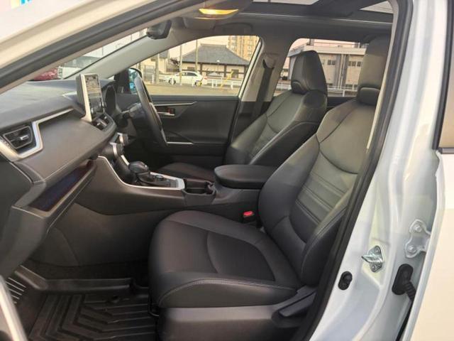 ＲＡＶ４ ４ＷＤ　Ｇ　Ｚパッケージ　サンルーフ／保証書／ディスプレイオーディオ＋ナビ／デジタルインナーミラー／衝突安全装置／シートヒーター／車線逸脱防止支援システム／シート　合皮／電動バックドア／ドライブレコーダー　前後　バックカメラ（5枚目）