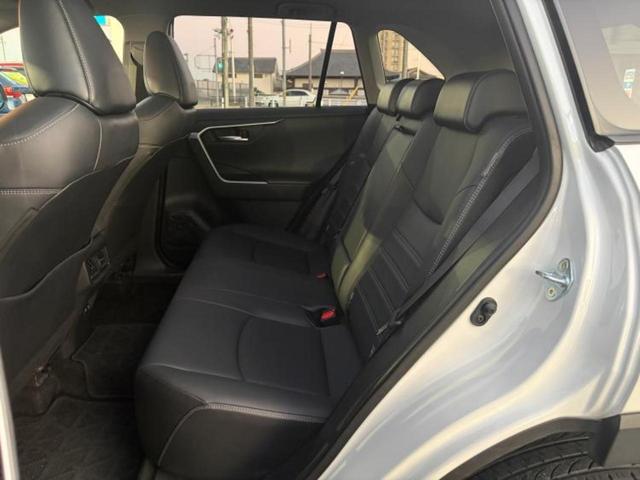 ＲＡＶ４ ４ＷＤ　Ｇ　Ｚパッケージ　サンルーフ／保証書／ディスプレイオーディオ＋ナビ／デジタルインナーミラー／衝突安全装置／シートヒーター／車線逸脱防止支援システム／シート　合皮／電動バックドア／ドライブレコーダー　前後　バックカメラ（6枚目）